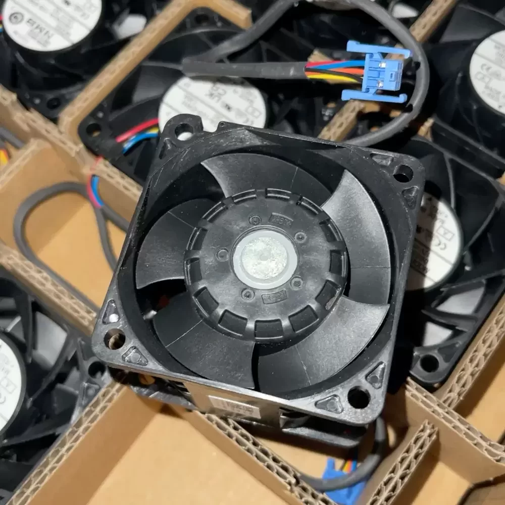 06038DA-12S-EWH-A NMB 12VDC 60x60x38mm 4-Wire Axial Fan 06038DA-12S-EWH-A NMB 12VDC 60x60x38mm 4-Wire Axial Fan