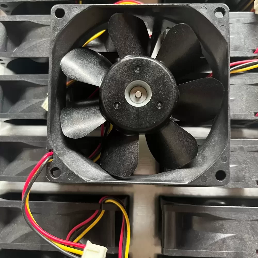 109R0824F4D01 Sanyo Denki 24VDC 80x80x25mm Axial Fan 109R0824F4D01 Sanyo Denki 24VDC 80x80x25mm Axial Fan