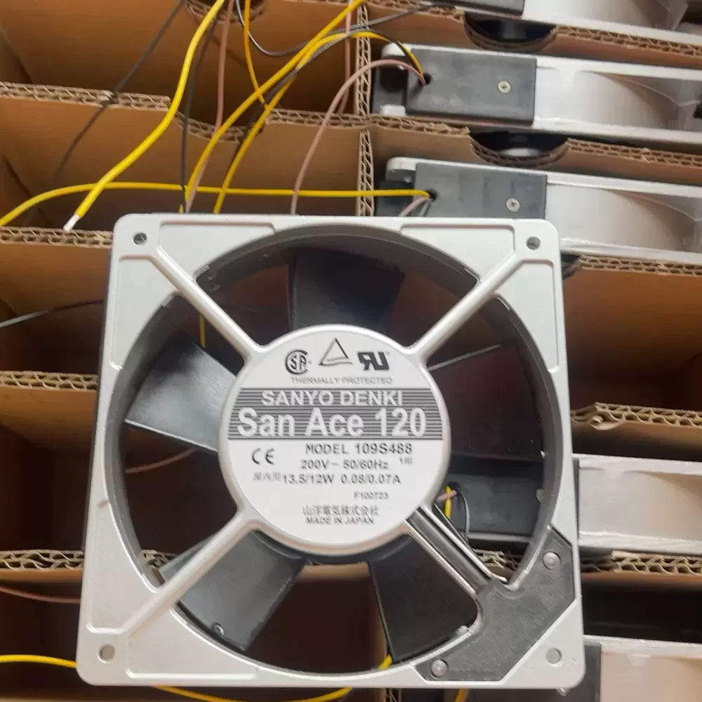 109S488 Sanyo Denki 200VAC 120x120x38mm AC Axial Fan
