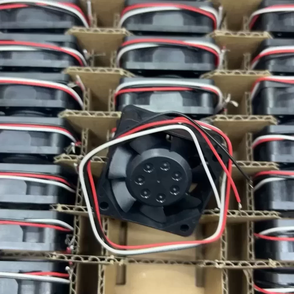 1606KL-05W-B59-L50 NMB 24VDC 40x40x15mm DC Axial Fan 1606KL-05W-B59-L50 NMB 24VDC 40x40x15mm DC Axial Fan