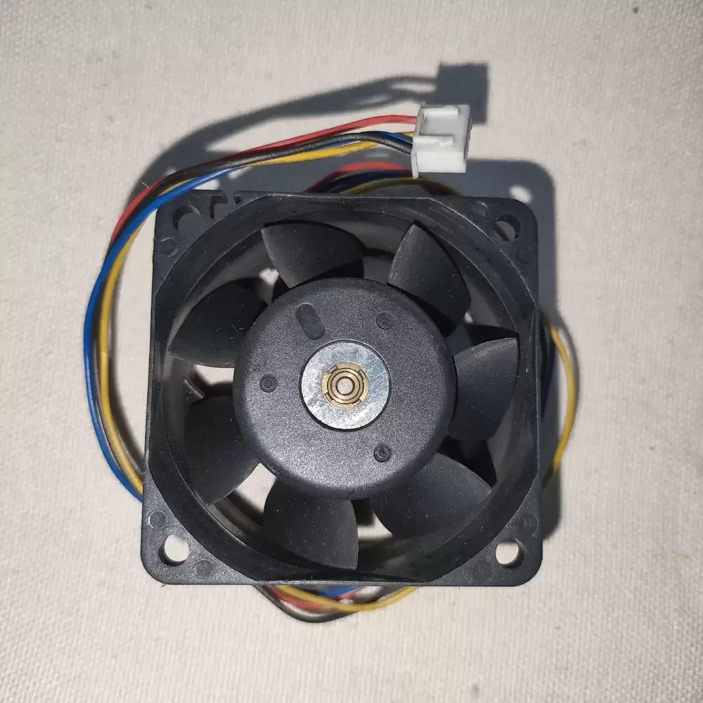 2B06038B12S-P044 AVC 12VDC 60x60x38mm PWM Axial Fan 2B06038B12S-P044 AVC 12VDC 60x60x38mm PWM Axial Fan