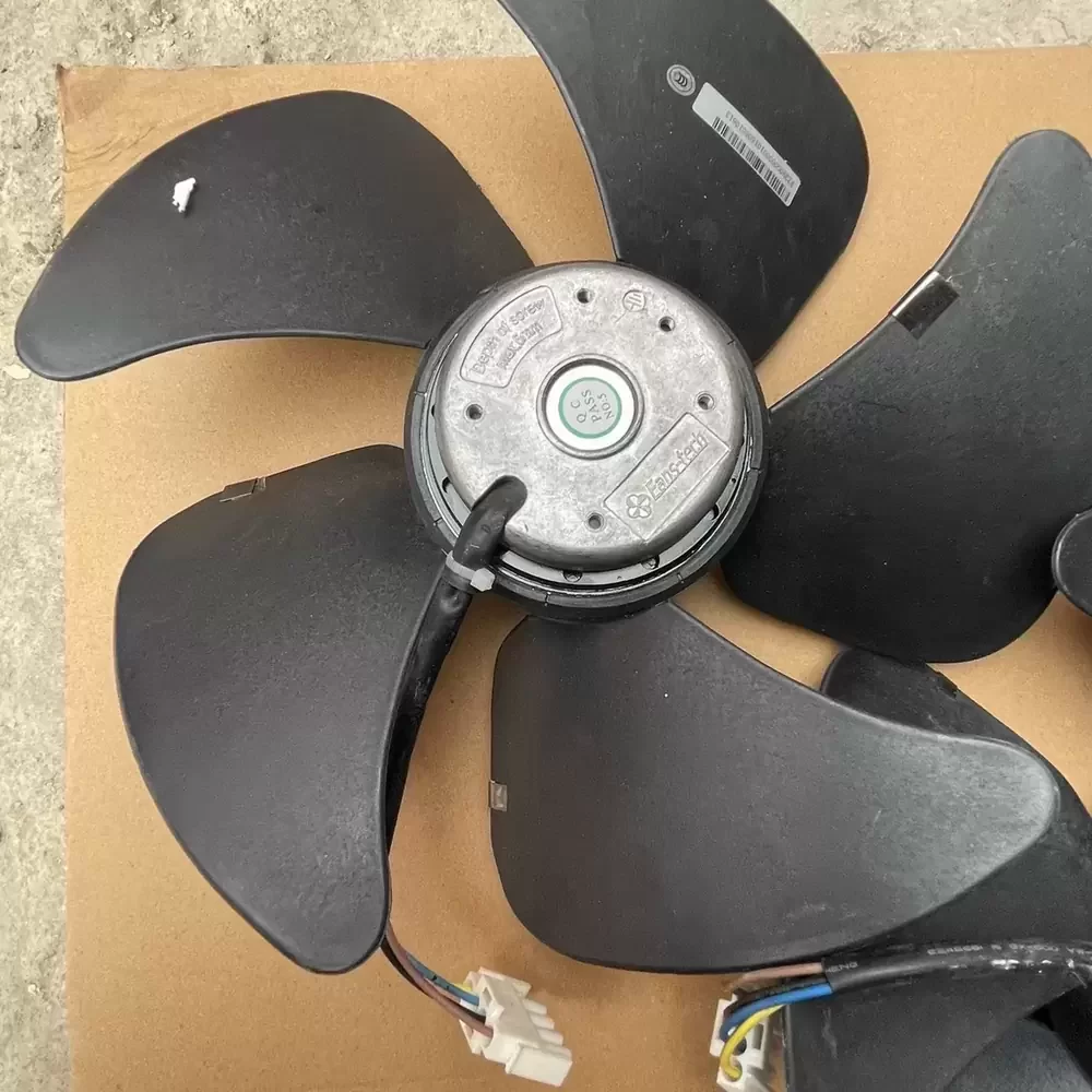 A3G300-8317075044 ebm-papst 230VAC 300mm EC Axial Fan A3G300-8317075044 ebm-papst 230VAC 300mm EC Axial Fan