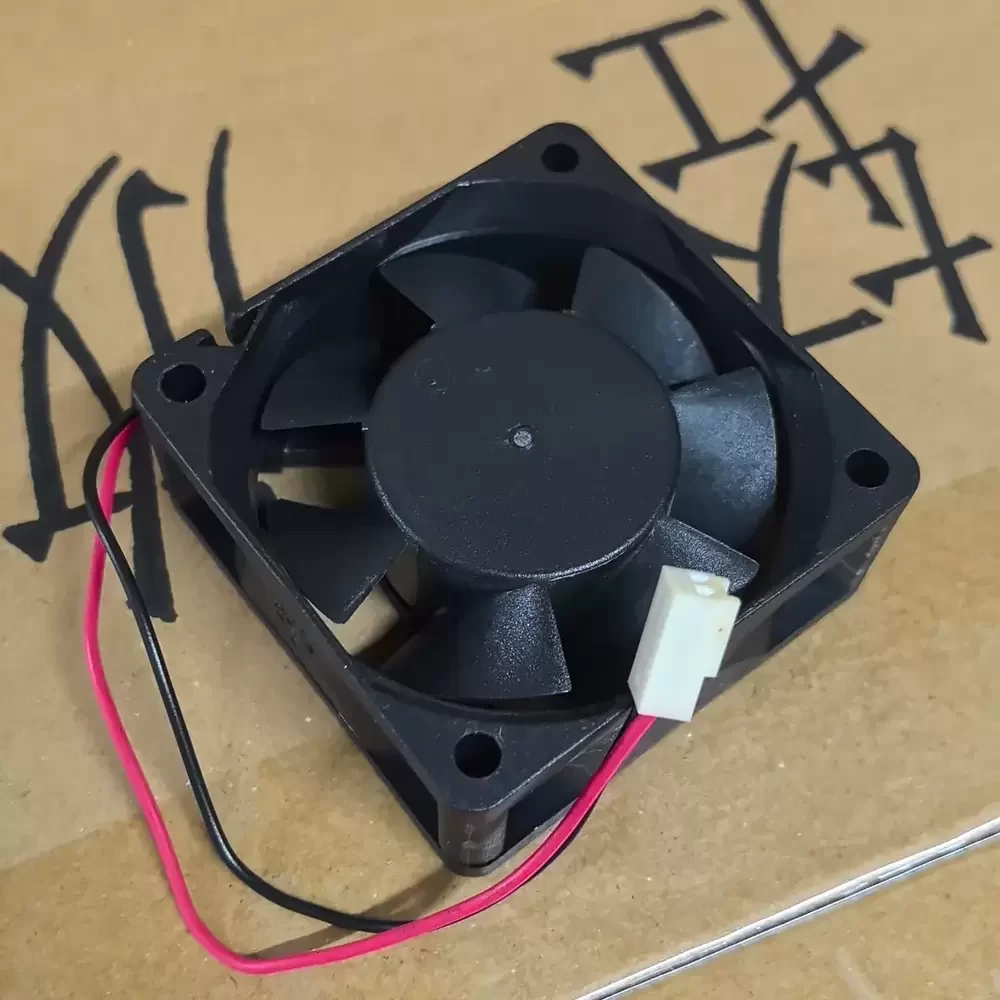AD0612XB-A71GP ADDA 12VDC 60x60x25mm 2-Wire Axial Fan AD0612XB-A71GP ADDA 12VDC 60x60x25mm 2-Wire Axial Fan