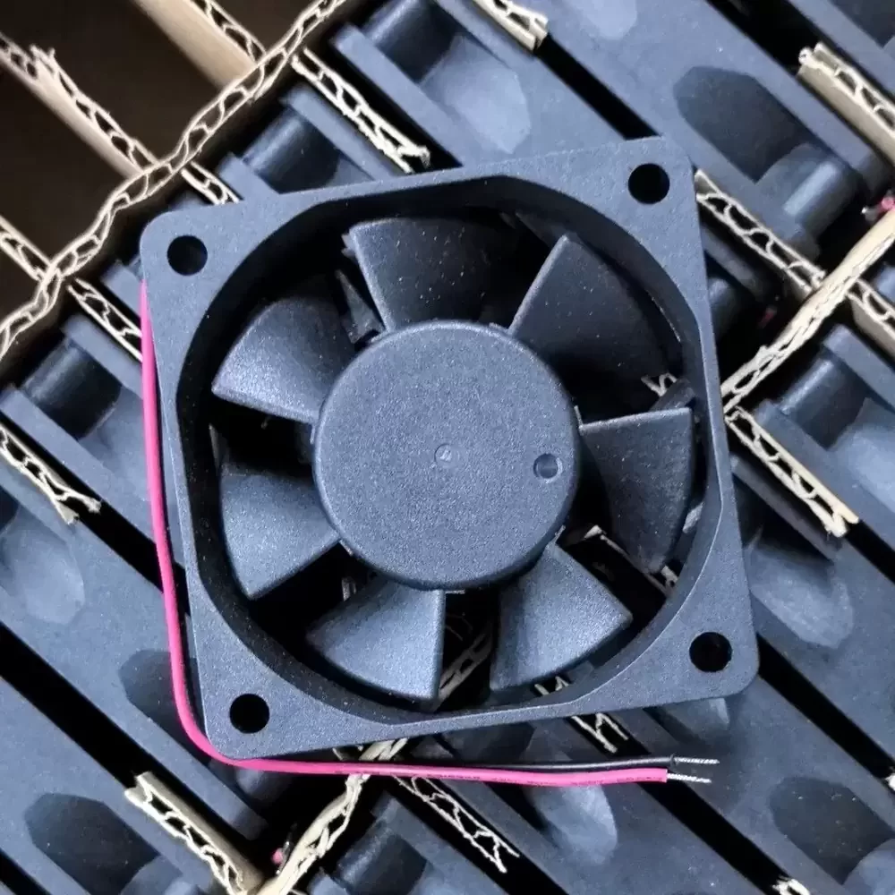 AD0624MB-D70GL ADDA 24VDC 60x60x15mm Brushless Axial Fan AD0624MB-D70GL ADDA 24VDC 60x60x15mm Brushless Axial Fan