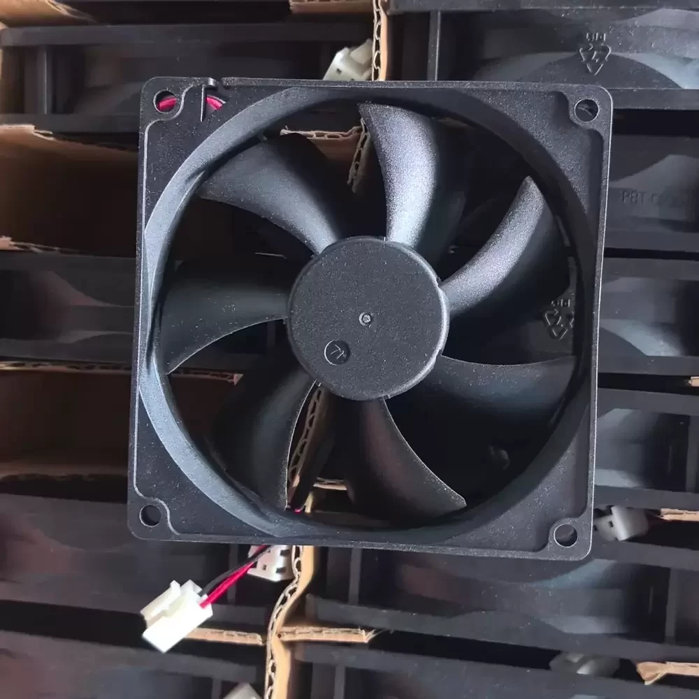AD0924VB-A71GP ADDA 24VDC 92x92x25mm Server Axial Fan AD0924VB-A71GP ADDA 24VDC 92x92x25mm Server Axial Fan