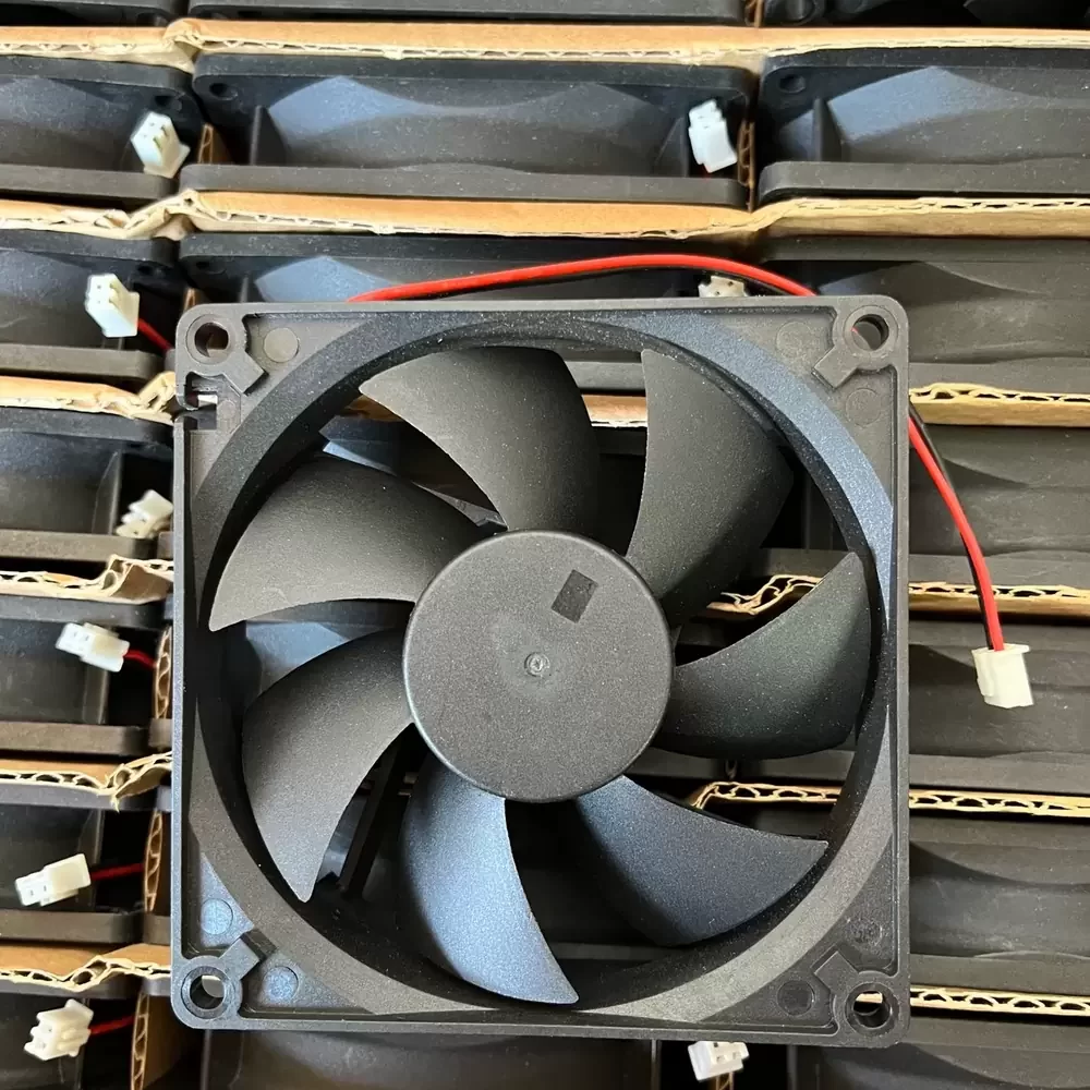 AGE09225B12M Crown 12VDC 92x92x25mm Axial Fan AGE09225B12M Crown 12VDC 92x92x25mm Axial Fan