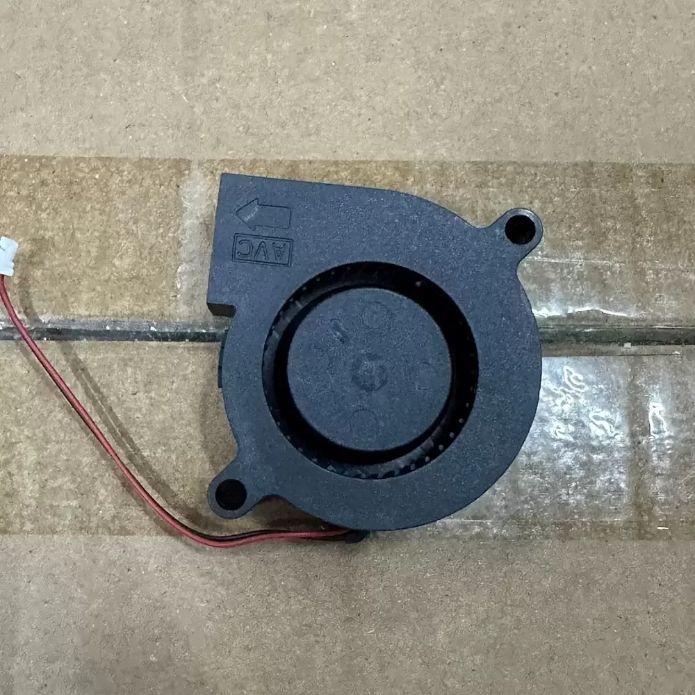 BAAA0515R2U-001 AVC 12VDC 50x50x15mm 2-Wire Blower BAAA0515R2U-001 AVC 12VDC 50x50x15mm 2-Wire Blower