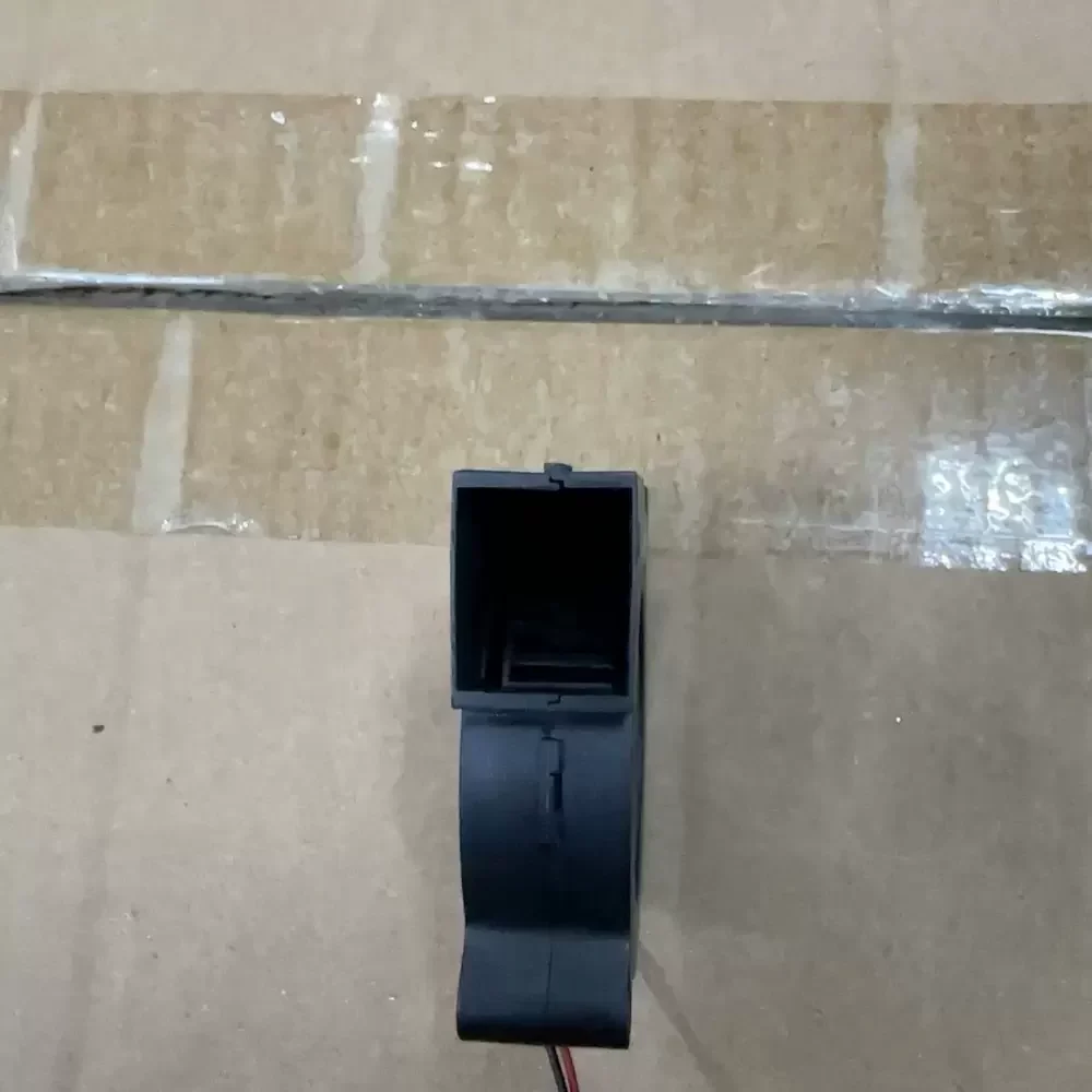 BAAA0515R2U-001 AVC 12VDC 50x50x15mm 2-Wire Blower BAAA0515R2U-001 AVC 12VDC 50x50x15mm 2-Wire Blower