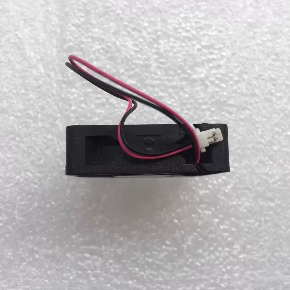 DA03510R05S-026 AVC 5VDC 35x35x10mm Hydraulic Axial Fan DA03510R05S-026 AVC 5VDC 35x35x10mm Hydraulic Axial Fan