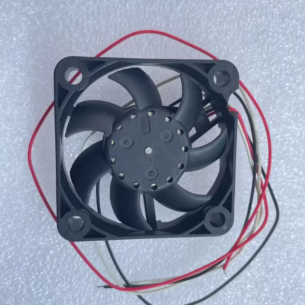DAKA0410S5H-FAR AVC 5VDC 40x40x10mm Hydraulic Axial Fan DAKA0410S5H-FAR AVC 5VDC 40x40x10mm Hydraulic Axial Fan