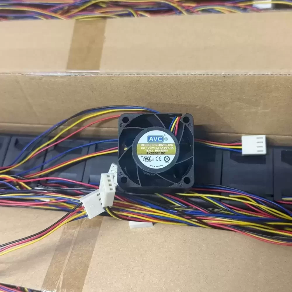 DB04028B12U AVC 12VDC 40x40x28mm 0.96A Axial Fan