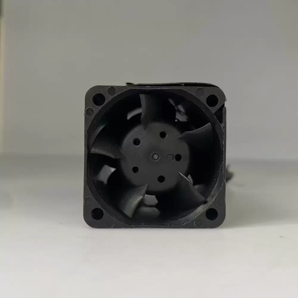 DB04056B12U AVC 12V 1.4A Dual Motor Server Cooling Fan DB04056B12U AVC 12V 1.4A Dual Motor Server Cooling Fan