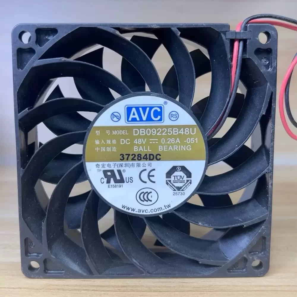 DB09225B48U-051 AVC 48VDC 92x92x25mm Server Axial Fan DB09225B48U-051 AVC 48VDC 92x92x25mm Server Axial Fan