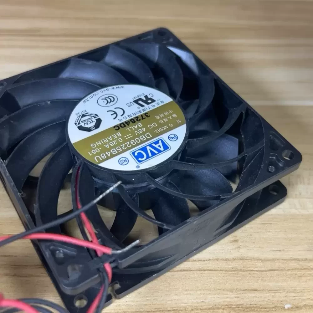 DB09225B48U-051 AVC 48VDC 92x92x25mm Server Axial Fan DB09225B48U-051 AVC 48VDC 92x92x25mm Server Axial Fan