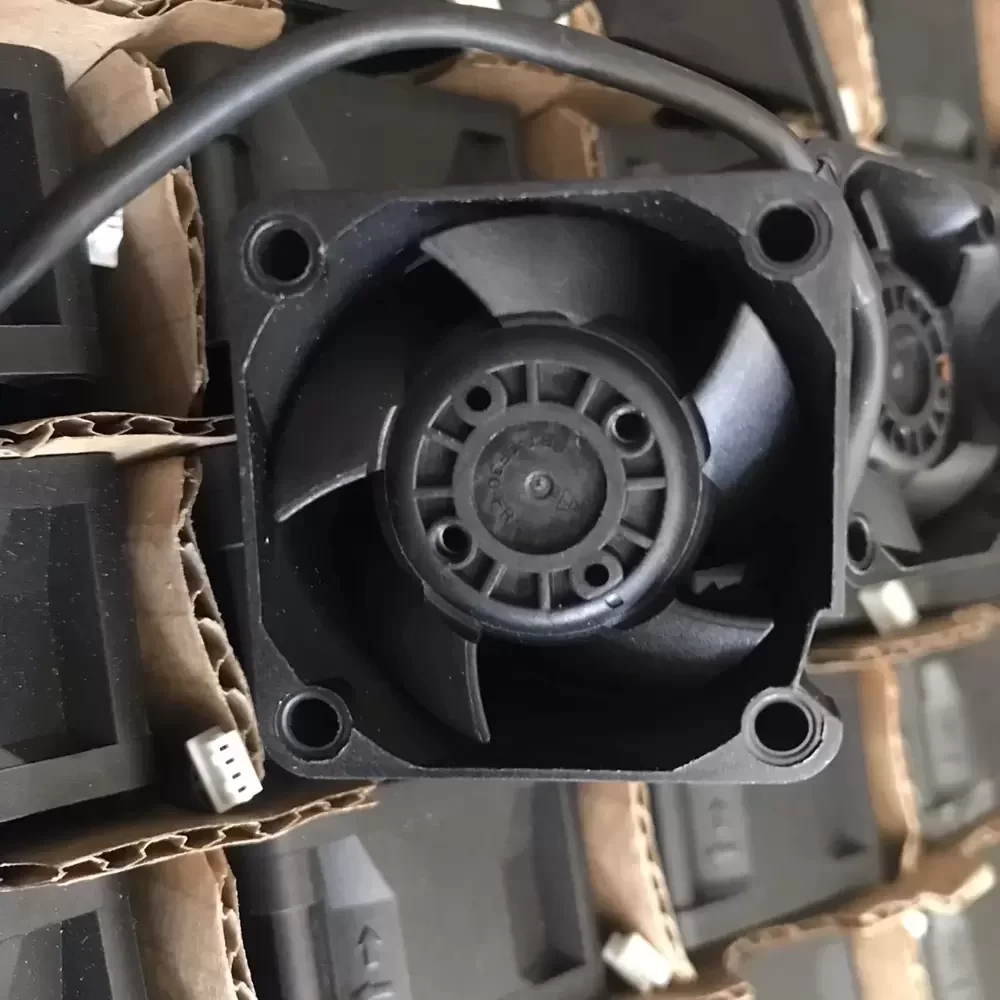 DBPB0428B2L-P001 AVC 12VDC 40x40x28mm PWM Axial Fan DBPB0428B2L-P001 AVC 12VDC 40x40x28mm PWM Axial Fan