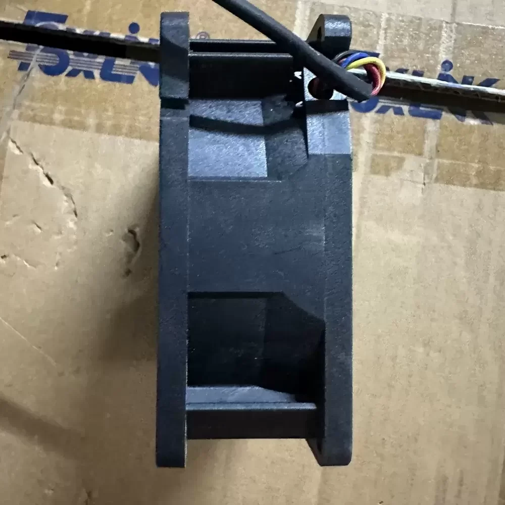 DBPL0938B4UPH24 AVC 24VDC 90x90x38mm IP68 PWM Axial Fan DBPL0938B4UPH24 AVC 24VDC 90x90x38mm IP68 PWM Axial Fan