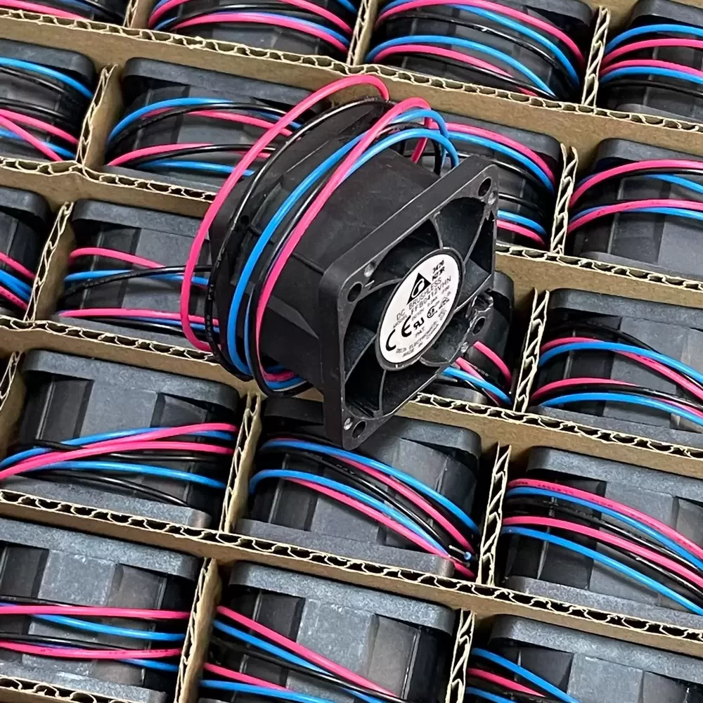 FFB0412VHN-F00 Delta 12VDC 40x40x28mm Tachometer Axial Fan FFB0412VHN-F00 Delta 12VDC 40x40x28mm Tachometer Axial Fan