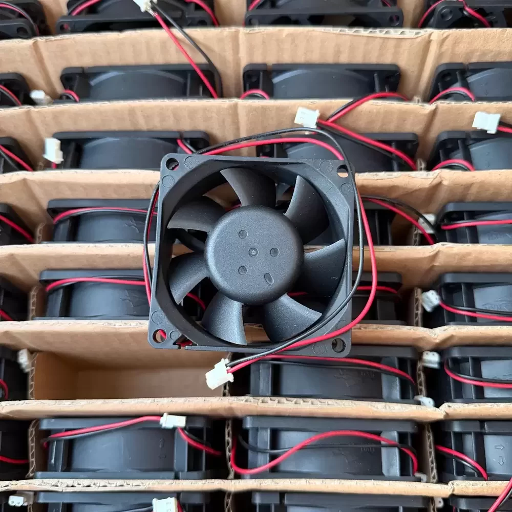 HDB0712UA HXH 12VDC 70x70x25mm Double Ball Axial Fan HDB0712UA HXH 12VDC 70x70x25mm Double Ball Axial Fan