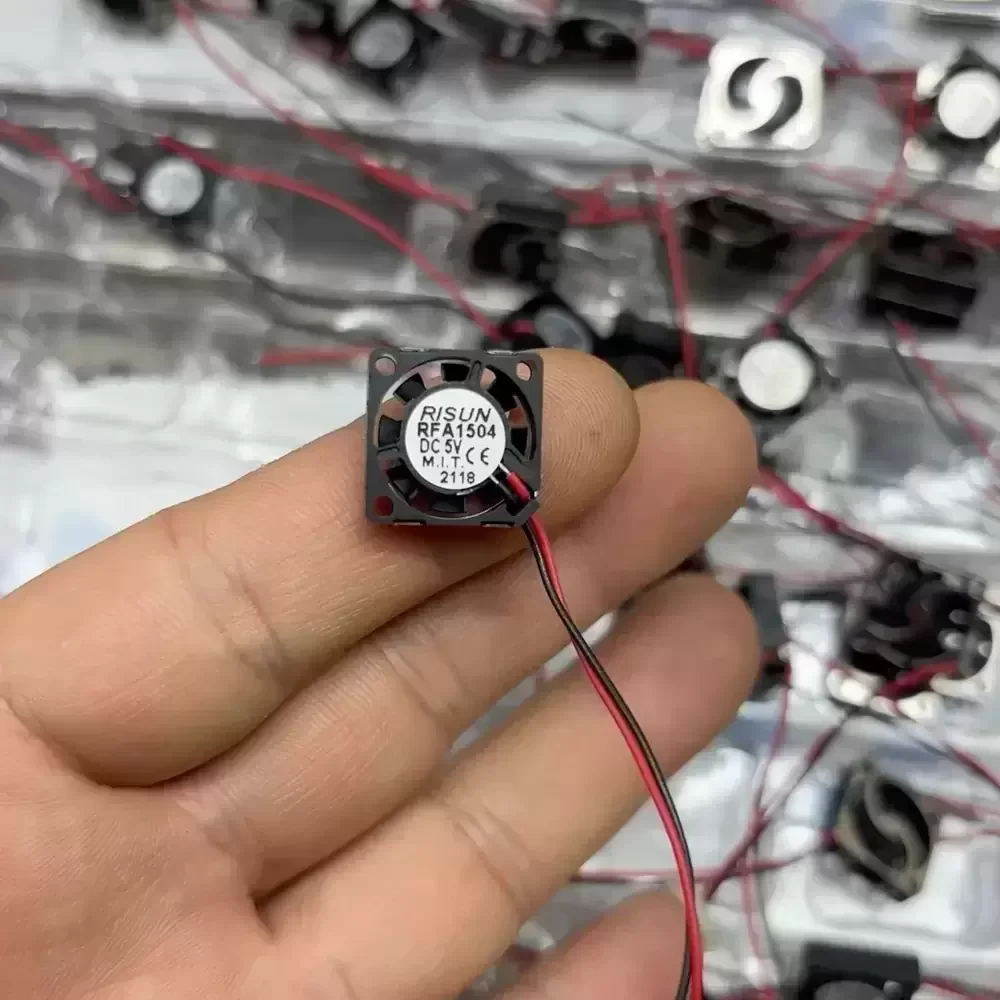 RFA1504 RISUN 5VDC 15x15x4mm Micro Axial Cooling Fan RFA1504 RISUN 5VDC 15x15x4mm Micro Axial Cooling Fan