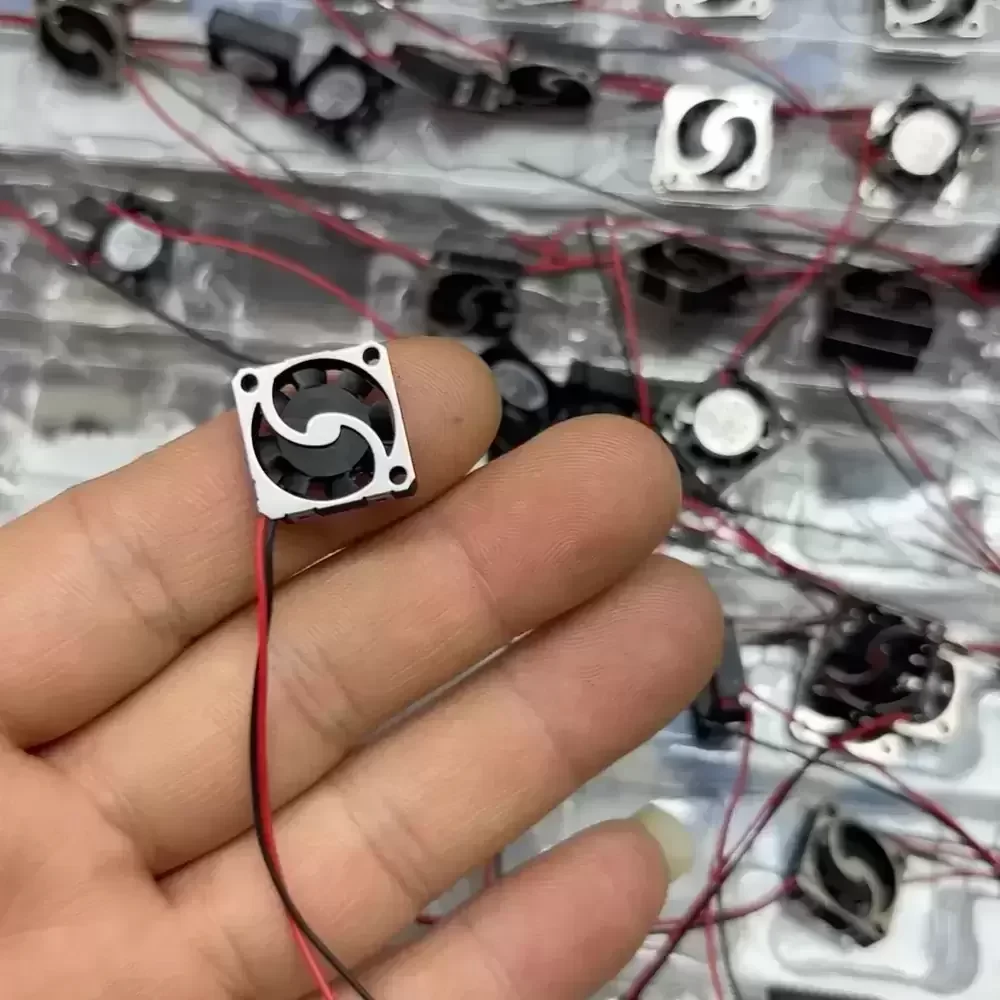 RFA1504 RISUN 5VDC 15x15x4mm Micro Axial Cooling Fan RFA1504 RISUN 5VDC 15x15x4mm Micro Axial Cooling Fan