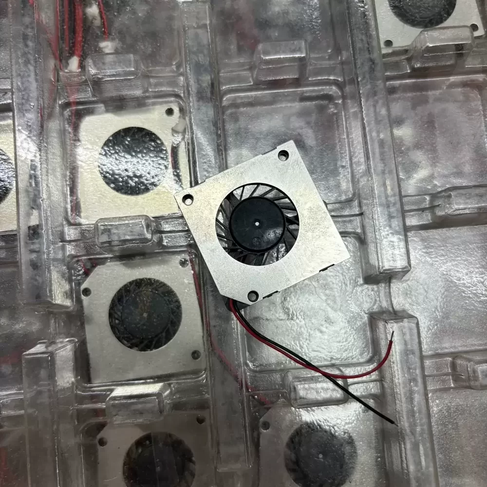 RFB3004 RISUN 5VDC 30x30x4mm Ultra-thin Blower Fan RFB3004 RISUN 5VDC 30x30x4mm Ultra-thin Blower Fan