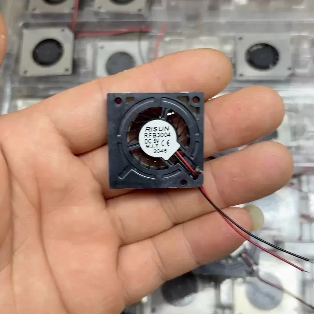 RFB3004 RISUN 5VDC 30x30x4mm Ultra-thin Blower Fan RFB3004 RISUN 5VDC 30x30x4mm Ultra-thin Blower Fan