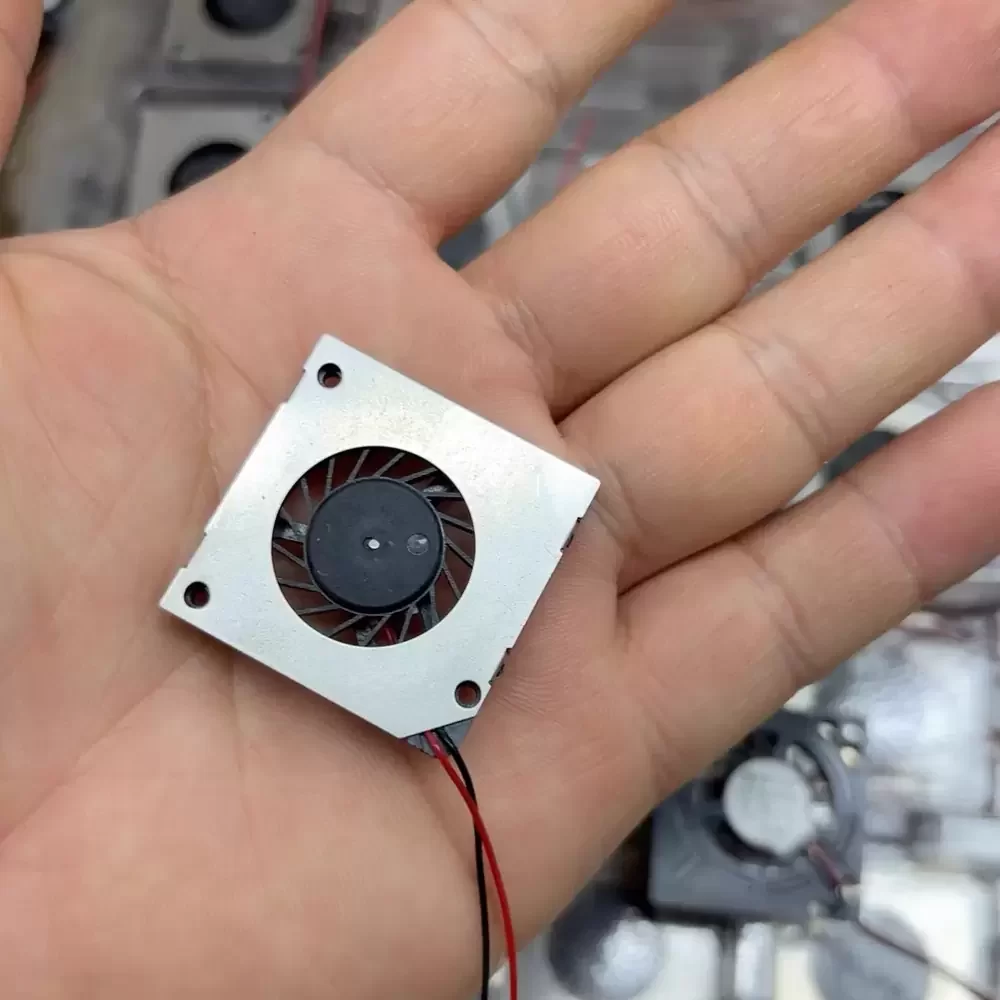 RFB3004 RISUN 5VDC 30x30x4mm Ultra-thin Blower Fan RFB3004 RISUN 5VDC 30x30x4mm Ultra-thin Blower Fan