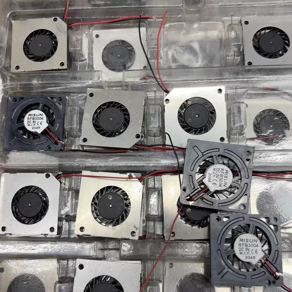 RFB3004 RISUN 5VDC 30x30x4mm Ultra-thin Blower Fan RFB3004 RISUN 5VDC 30x30x4mm Ultra-thin Blower Fan