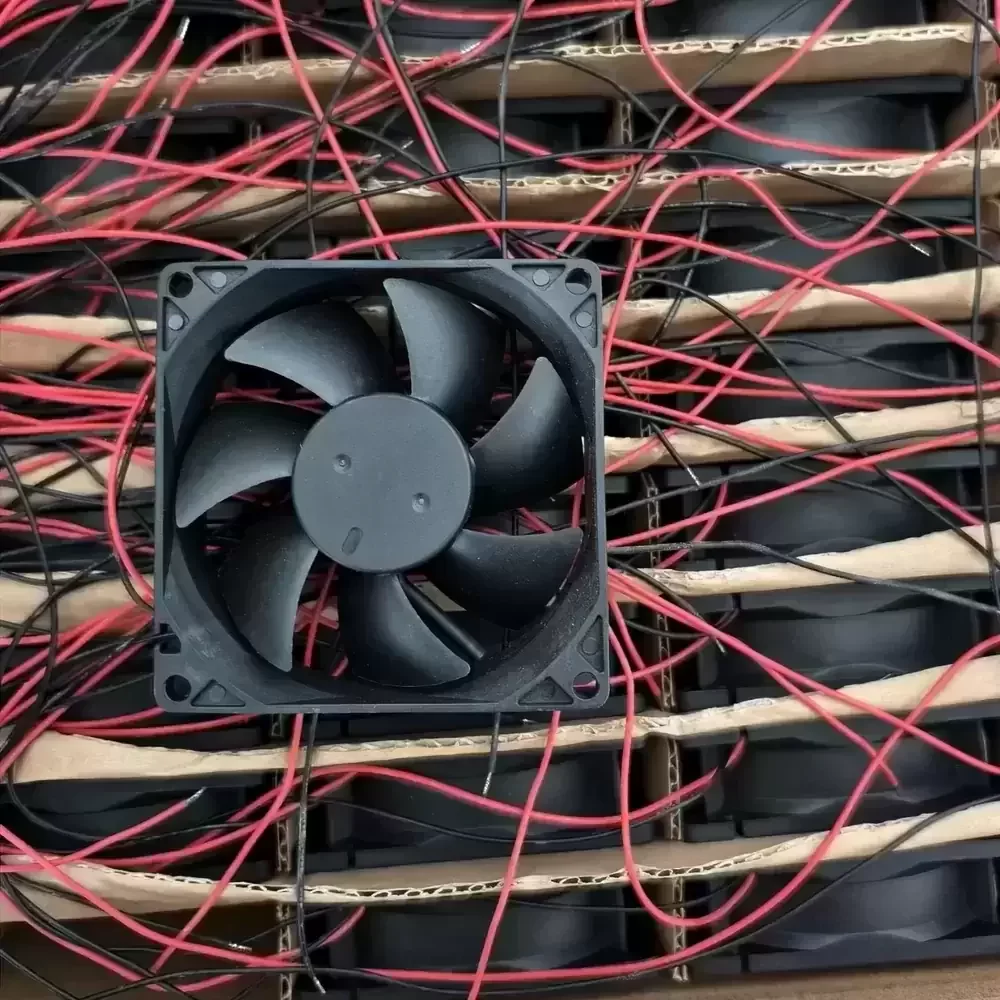 AGE08025F24J CROWN 24VDC 80x80x25mm Dual Ball Axial Fan AGE08025F24J CROWN 24VDC 80x80x25mm Dual Ball Axial Fan