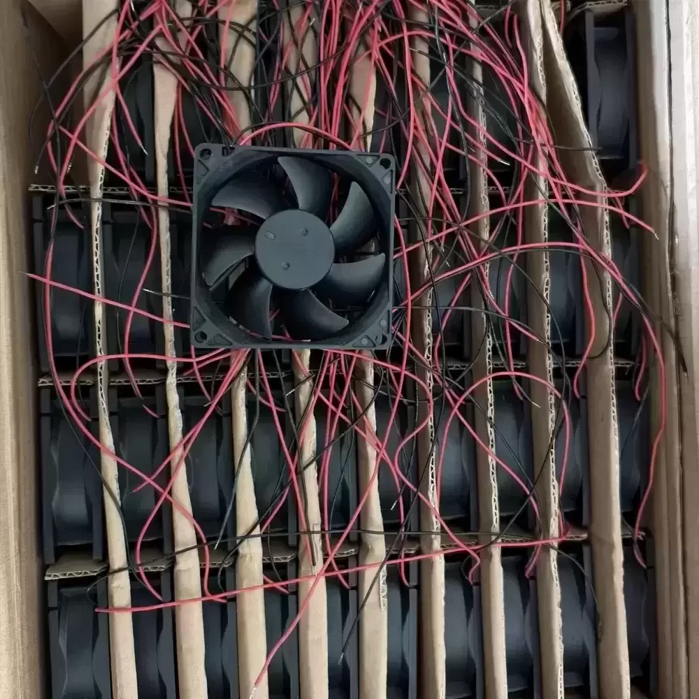 AGE08025F24J CROWN 24VDC 80x80x25mm Dual Ball Axial Fan AGE08025F24J CROWN 24VDC 80x80x25mm Dual Ball Axial Fan