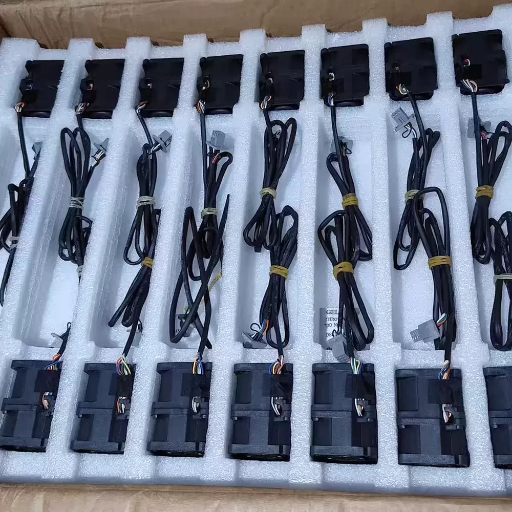 DFPD0456B2UY017 AVC 12VDC 40x40x56mm Server Cooling Fan DFPD0456B2UY017 AVC 12VDC 40x40x56mm Server Cooling Fan