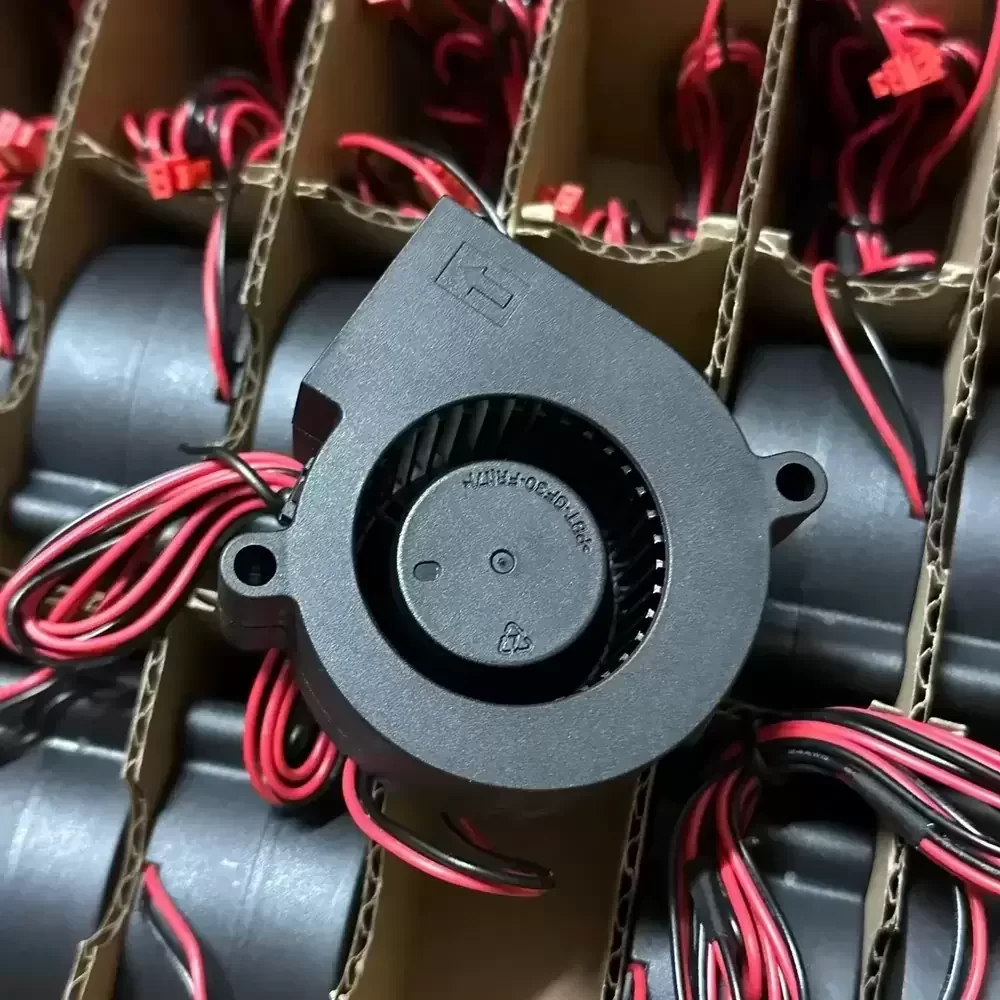 YBM6028C12F YCCFAN 12VDC 60x60x28mm 2-Wire DC Blower Fan YBM6028C12F YCCFAN 12VDC 60x60x28mm 2-Wire DC Blower Fan