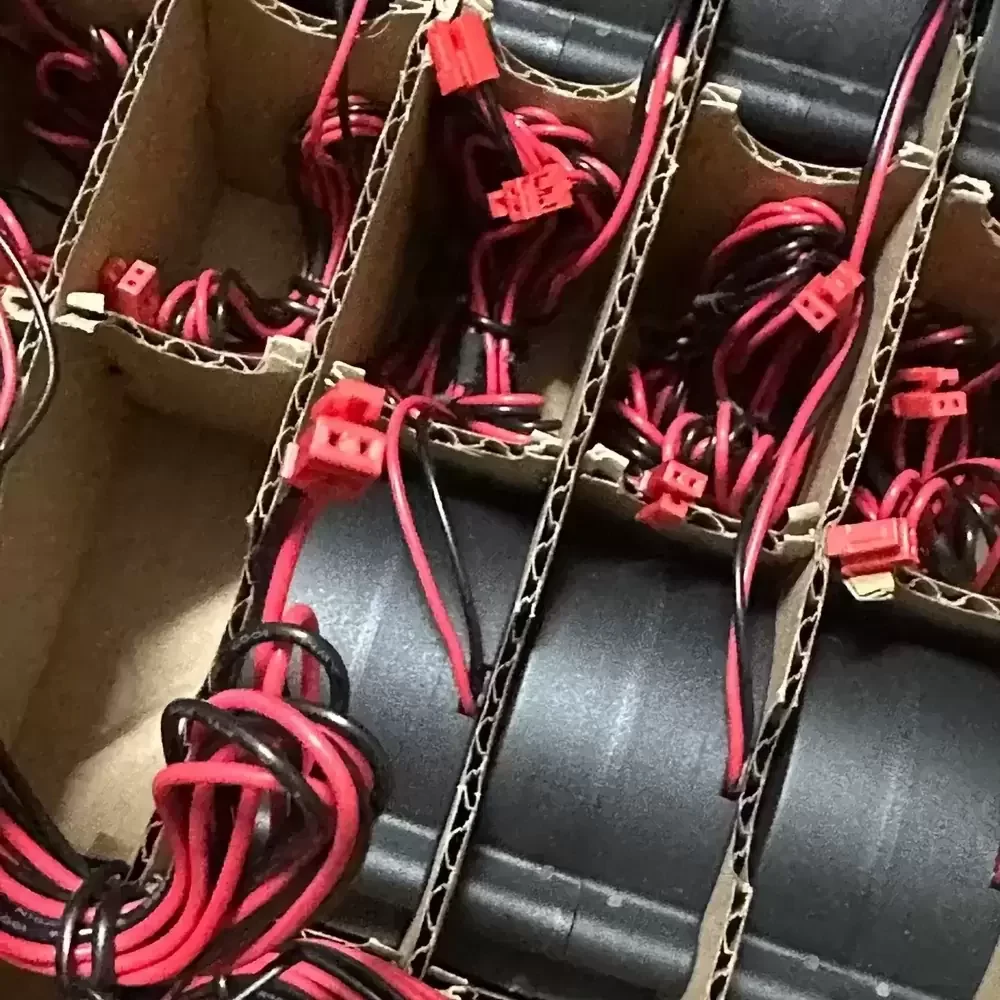 YBM6028C12F YCCFAN 12VDC 60x60x28mm 2-Wire DC Blower Fan YBM6028C12F YCCFAN 12VDC 60x60x28mm 2-Wire DC Blower Fan