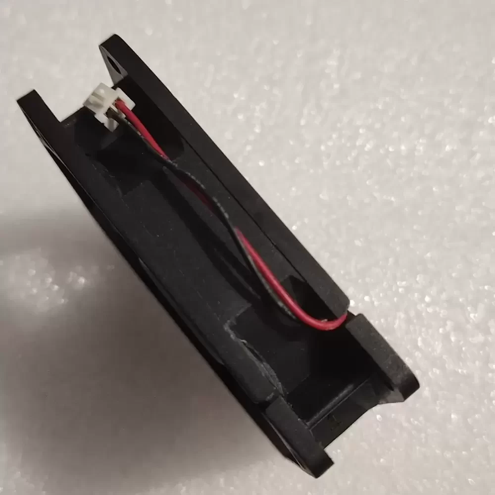 3610KL-04W-B40-P33 NMB 12VDC 0.28A 92x92x25mm Axial Fan 3610KL-04W-B40-P33 NMB 12VDC 0.28A 92x92x25mm Axial Fan