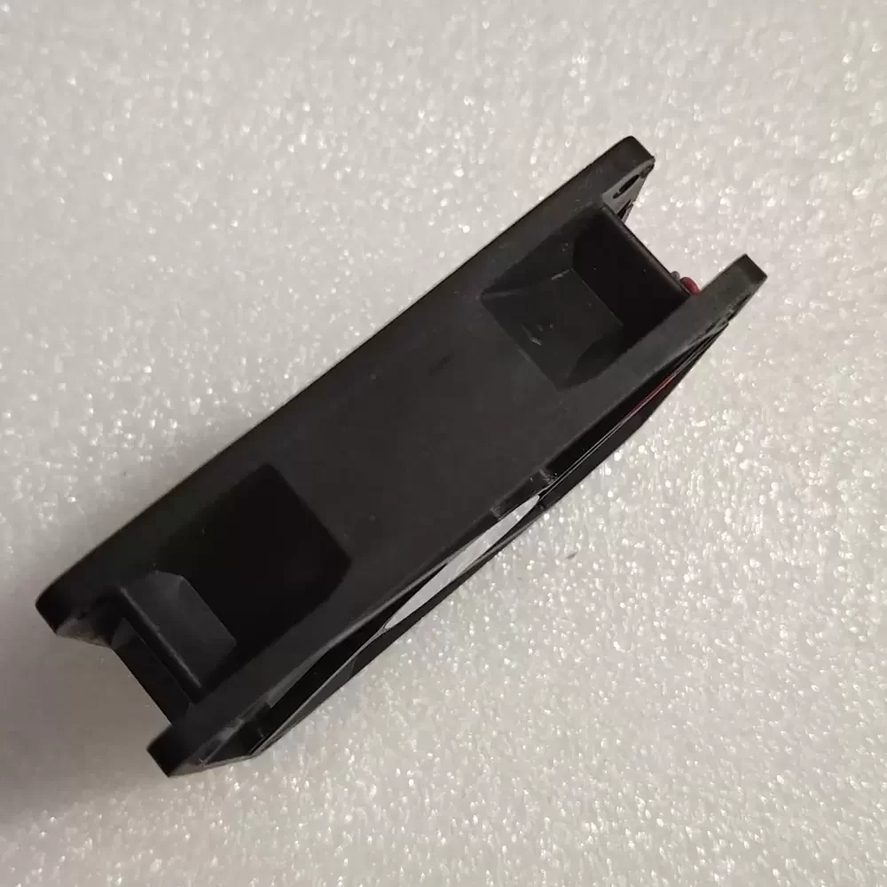 3610KL-04W-B40-P33 NMB 12VDC 0.28A 92x92x25mm Axial Fan 3610KL-04W-B40-P33 NMB 12VDC 0.28A 92x92x25mm Axial Fan