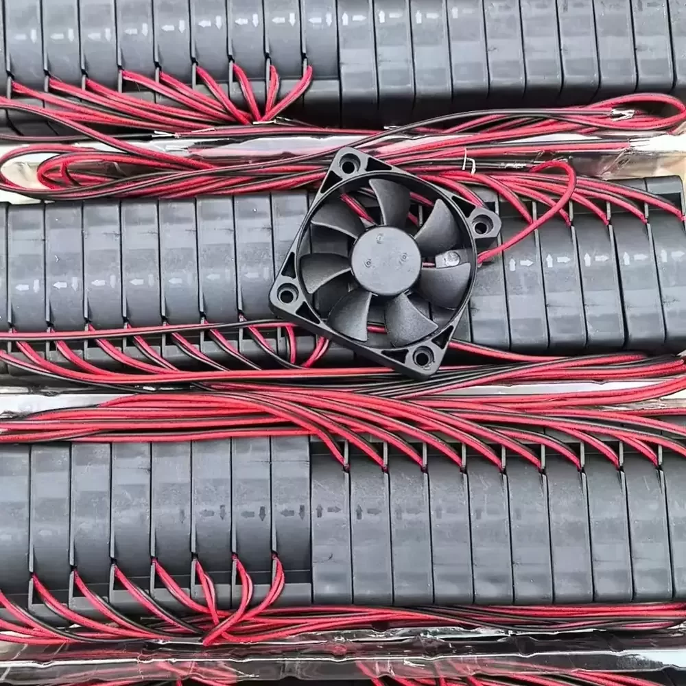 AD0524HB-G70 ADDA 24VDC 50x50x10mm 2-Wire Axial Fan AD0524HB-G70 ADDA 24VDC 50x50x10mm 2-Wire Axial Fan