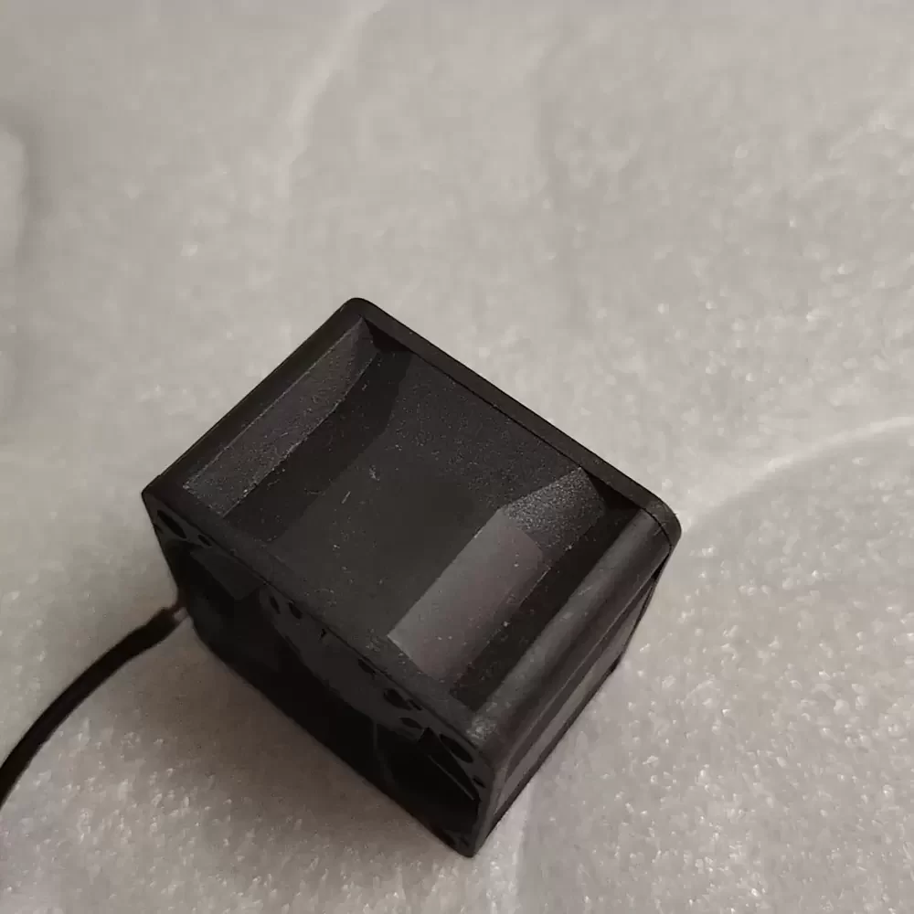 DB04028B12U-P162 AVC 12VDC 40x40x28mm 4-Wire Axial Fan DB04028B12U-P162 AVC 12VDC 40x40x28mm 4-Wire Axial Fan