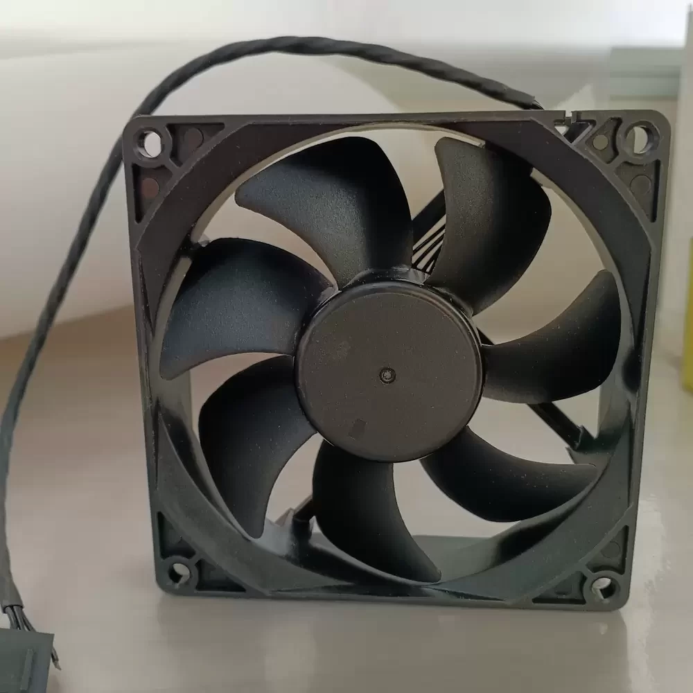 DS09225R12H-P316 AVC 12VDC 92x92x25mm Axial Fan DS09225R12H-P316 AVC 12VDC 92x92x25mm Axial Fan