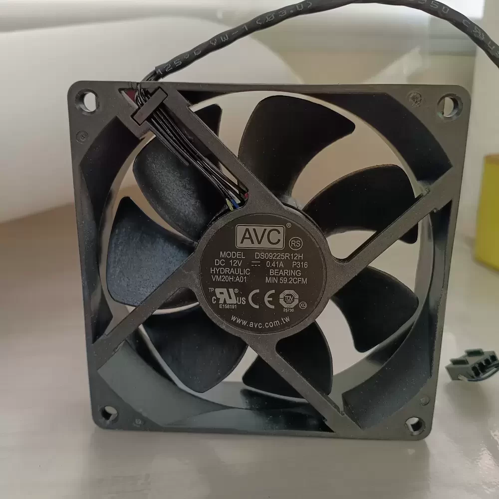 DS09225R12H-P316 AVC 12VDC 92x92x25mm Axial Fan DS09225R12H-P316 AVC 12VDC 92x92x25mm Axial Fan