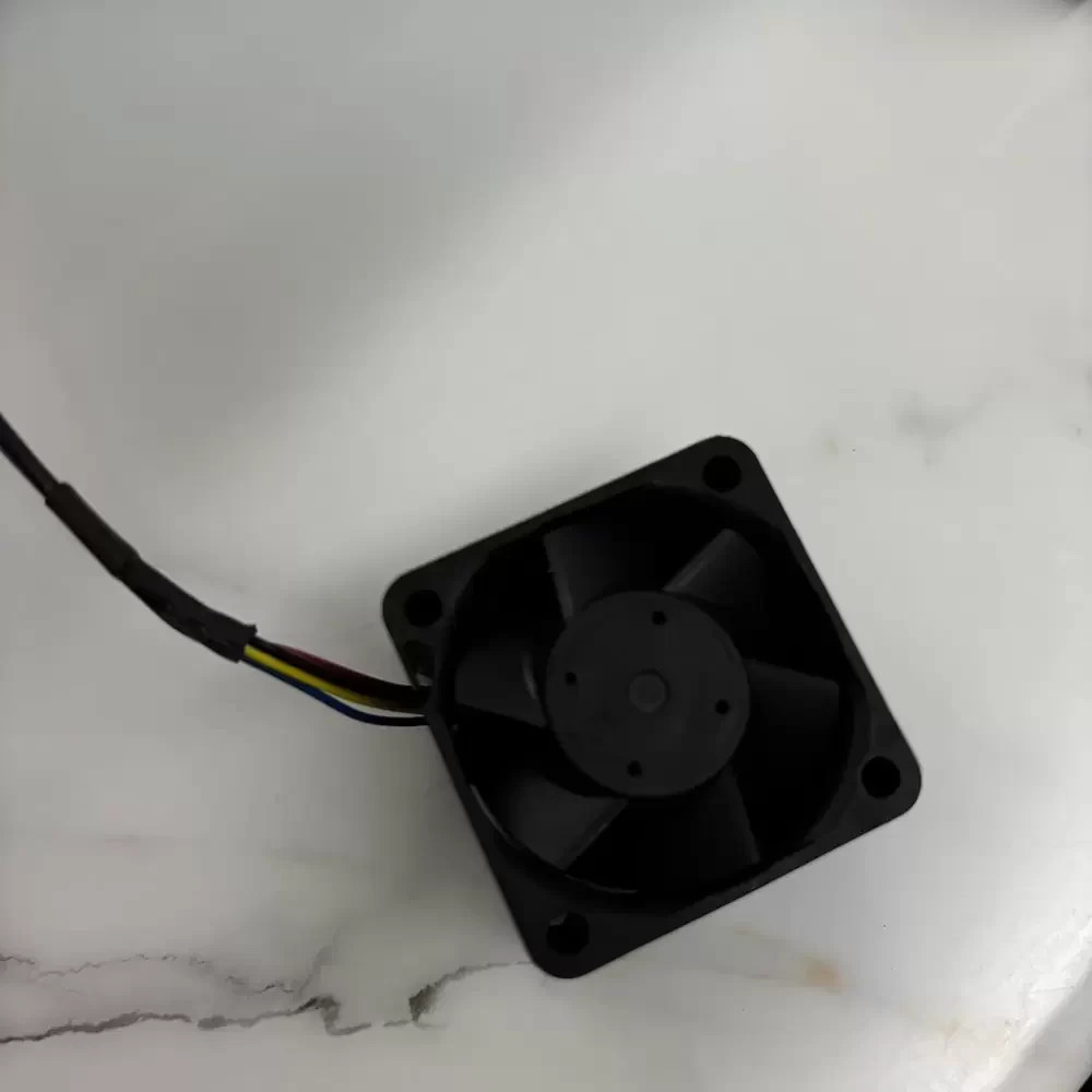 PFB0412GN-EJD4 Delta 12VDC 5.00A 40x40x28mm Axial Fan PFB0412GN-EJD4 Delta 12VDC 5.00A 40x40x28mm Axial Fan