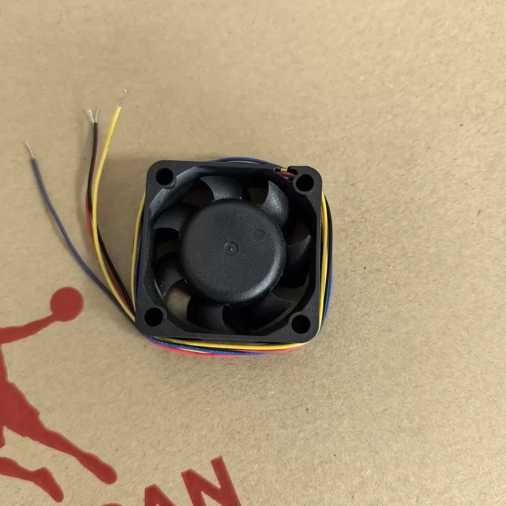 YY4015M24B SNOWFAN 24VDC 40x40x15mm 4-Wire Axial Fan YY4015M24B SNOWFAN 24VDC 40x40x15mm 4-Wire Axial Fan