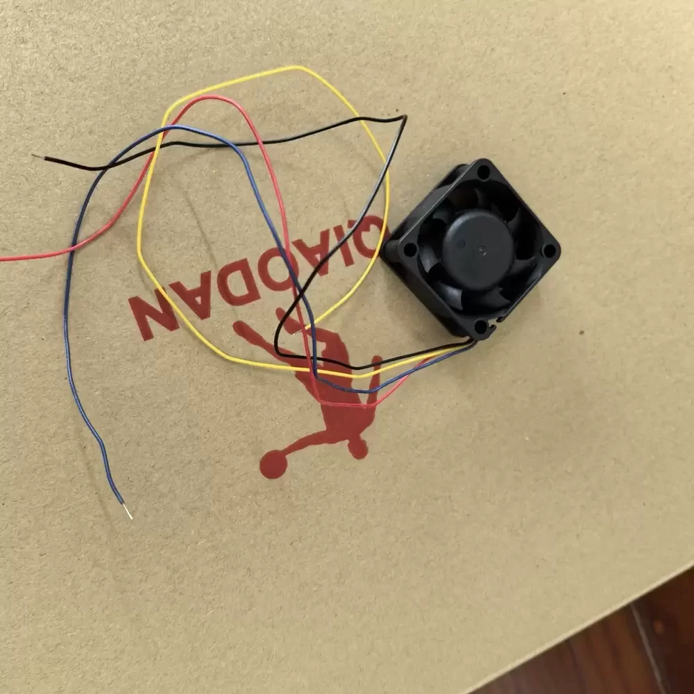 YY4015M24B SNOWFAN 24VDC 40x40x15mm 4-Wire Axial Fan YY4015M24B SNOWFAN 24VDC 40x40x15mm 4-Wire Axial Fan