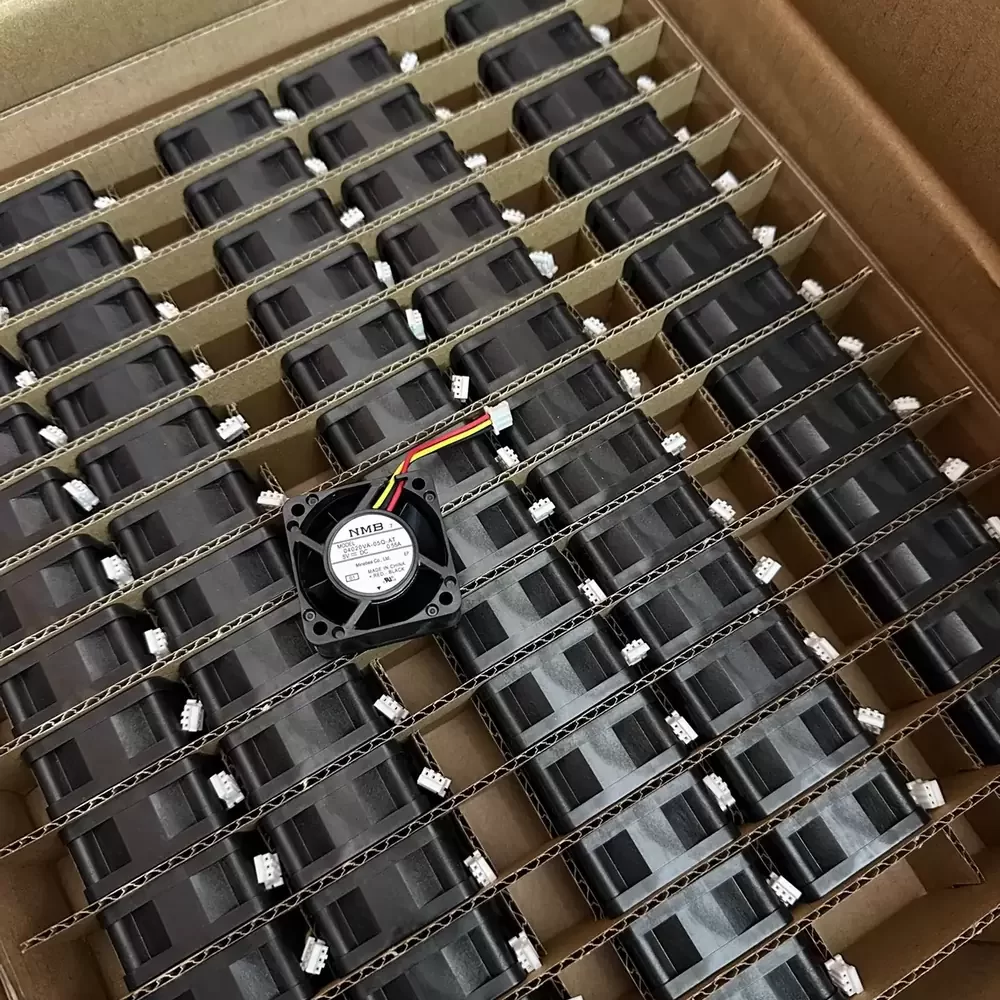 04020VA-05Q-AT-01 NMB 5V 0.55A 40x40x20mm DC Axial Fan 04020VA-05Q-AT-01 NMB 5V 0.55A 40x40x20mm DC Axial Fan