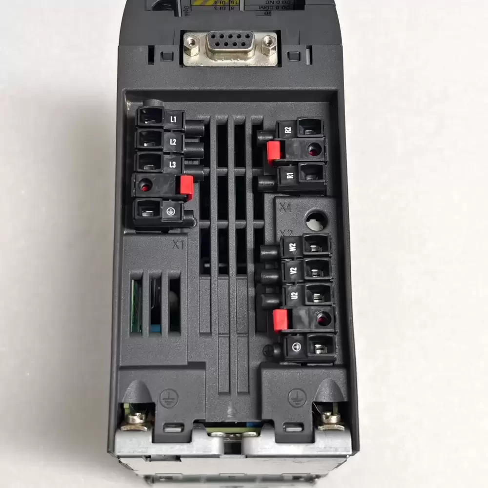 6SL3210-1KE12-3UP2 Siemens 0.75kW 400V USS/Modbus Inverter 6SL3210-1KE12-3UP2 Siemens 0.75kW 400V USS/Modbus Inverter