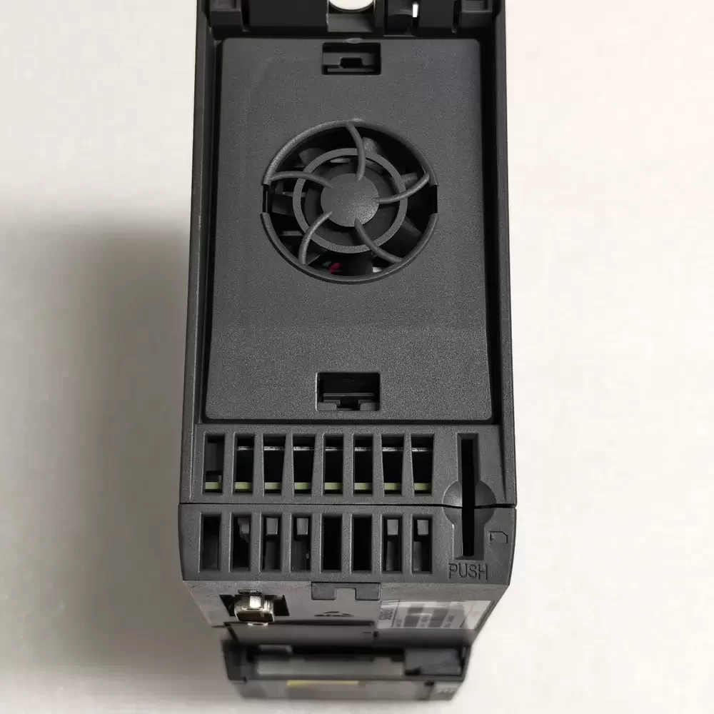 6SL3210-1KE12-3UP2 Siemens 0.75kW 400V USS/Modbus Inverter 6SL3210-1KE12-3UP2 Siemens 0.75kW 400V USS/Modbus Inverter