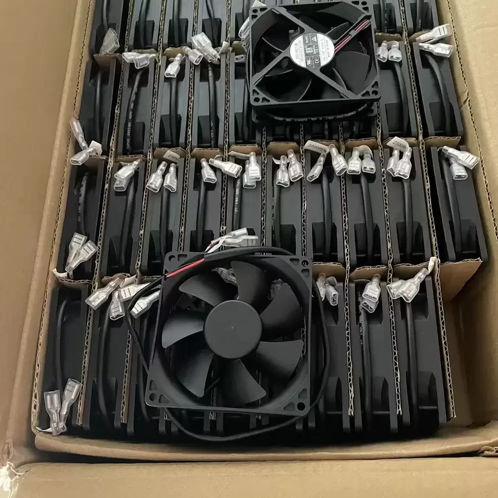 EFS-09E12M DWPH 12VDC 0.23A 90x90x25mm DC Axial Fan EFS-09E12M DWPH 12VDC 0.23A 90x90x25mm DC Axial Fan