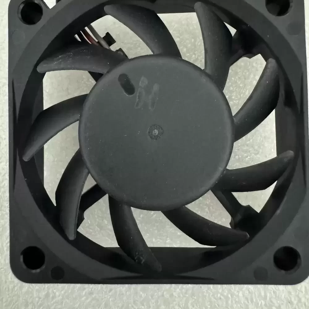 YDH6015B12 YCCFAN 12VDC 0.3A 60x60x15mm Axial Cooling Fan YDH6015B12 YCCFAN 12VDC 0.3A 60x60x15mm Axial Cooling Fan