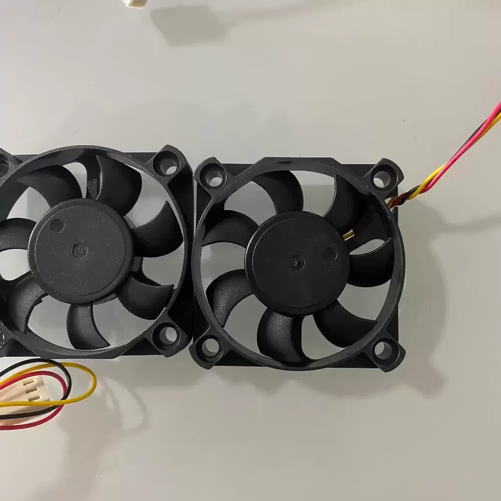 YY5010H12S SNOWFAN 12VDC 0.1A 50x50x10mm Axial Cooling Fan YY5010H12S SNOWFAN 12VDC 0.1A 50x50x10mm Axial Cooling Fan