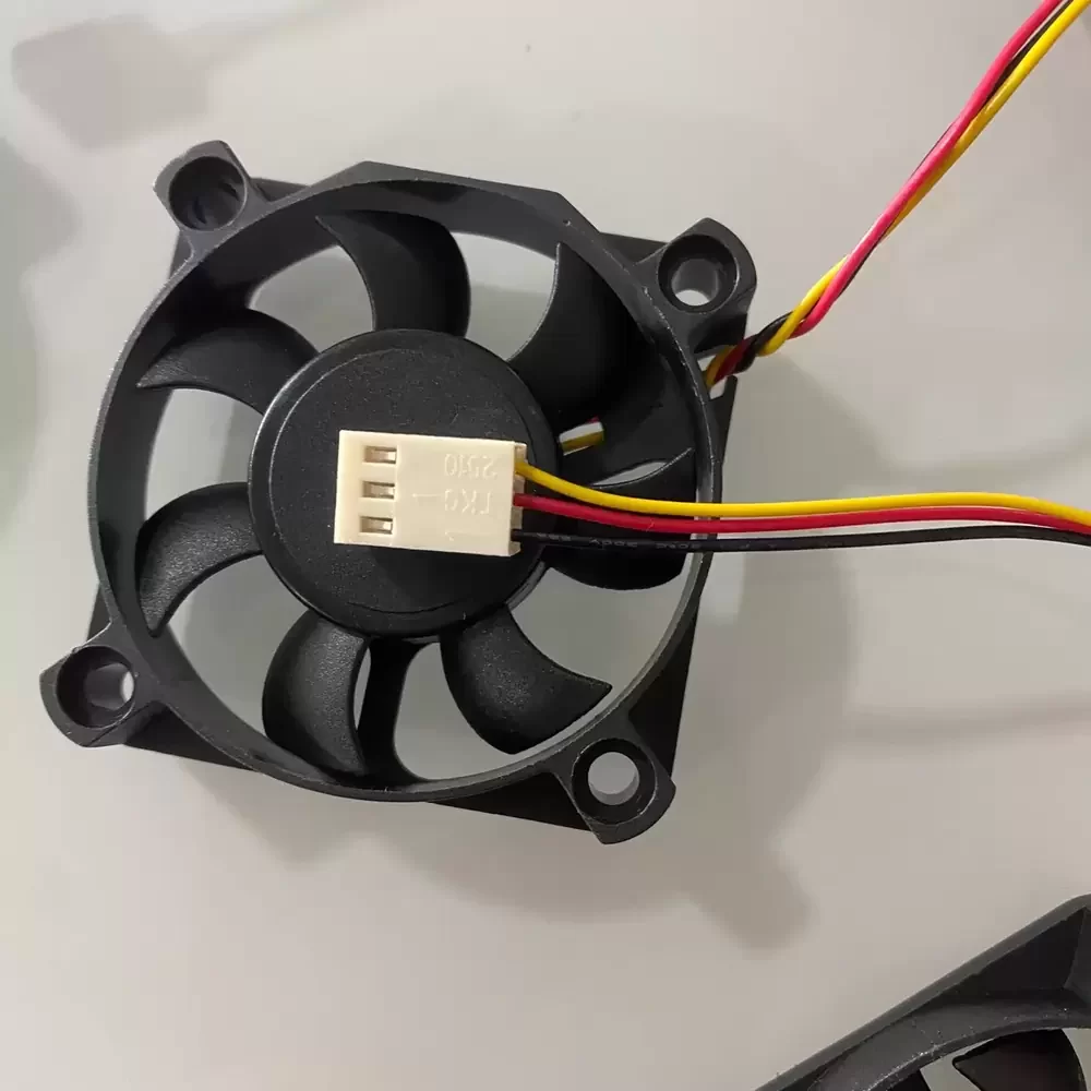 YY5010H12S SNOWFAN 12VDC 0.1A 50x50x10mm Axial Cooling Fan YY5010H12S SNOWFAN 12VDC 0.1A 50x50x10mm Axial Cooling Fan