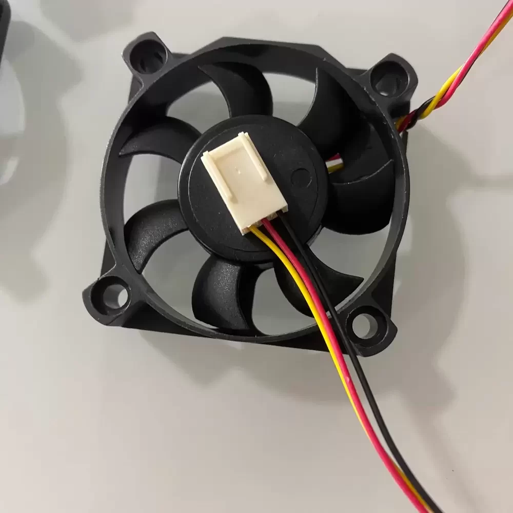 YY5010H12S SNOWFAN 12VDC 0.1A 50x50x10mm Axial Cooling Fan YY5010H12S SNOWFAN 12VDC 0.1A 50x50x10mm Axial Cooling Fan